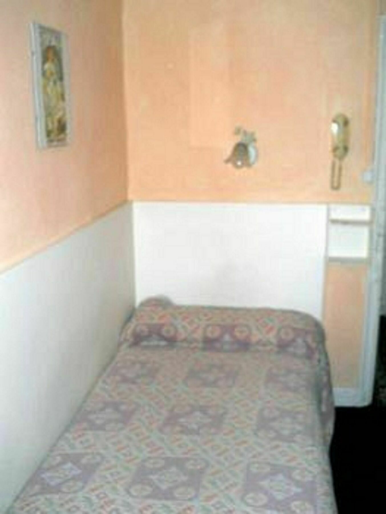 De Lille-louvre Hotel 2*